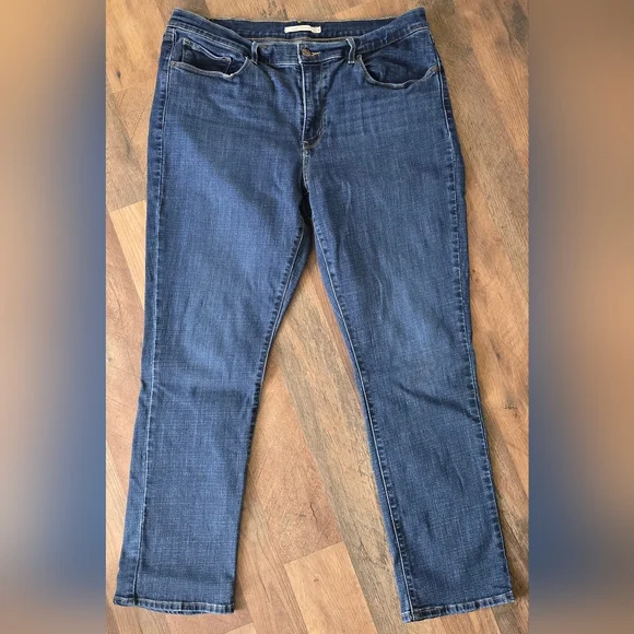 Levi Jeans classic cut women's size 16 Med Blue - Picture 2 of 14